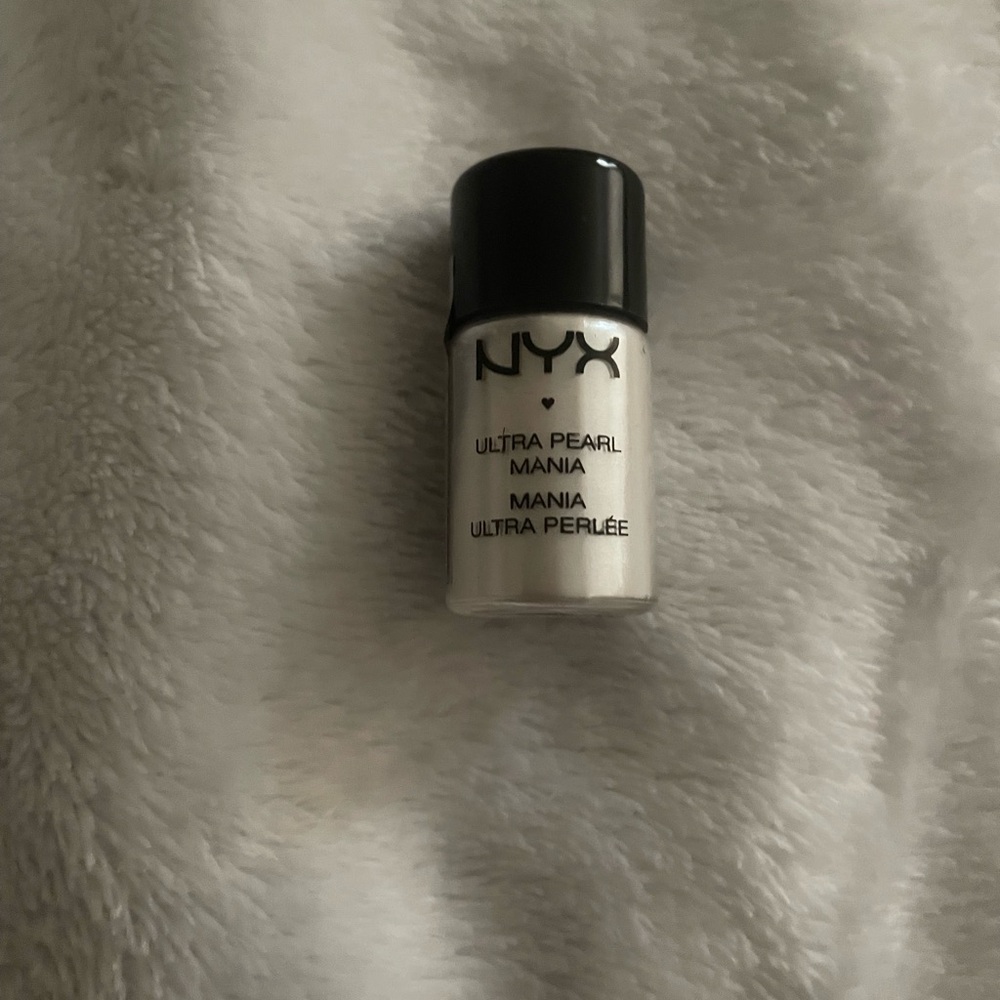 NYX Ultra Pearl Mania Eyeshadow - White Pearl